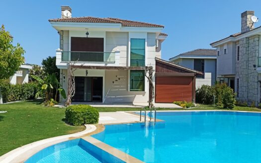 İki Kadın Bir Anahtar’dan Satılık Çeşme Alaçatı Site İçi Villa