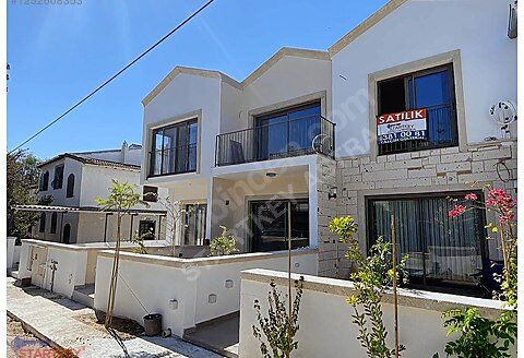Çeşme Dalyan Marinada Plaja Yürüme Mesafesinde 3+1 Satılık Villa