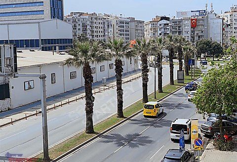 Karşıyaka Yalı Bulvarında Cadde Üzeri 3+1 Kiralık Daire